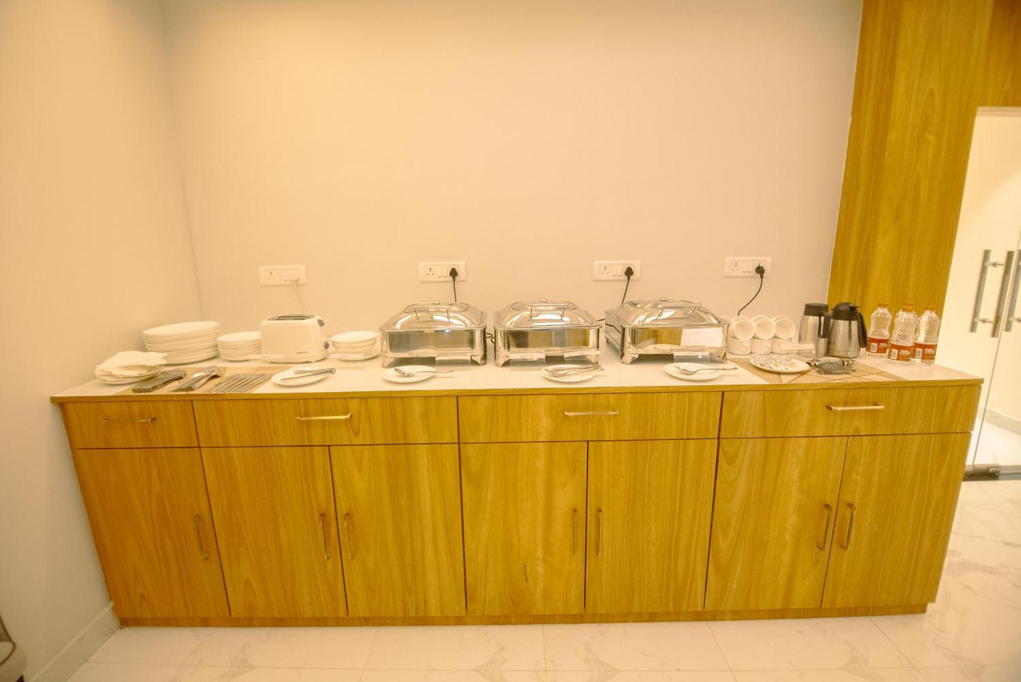 Hotel Dc Star Kolkata Bagian luar foto