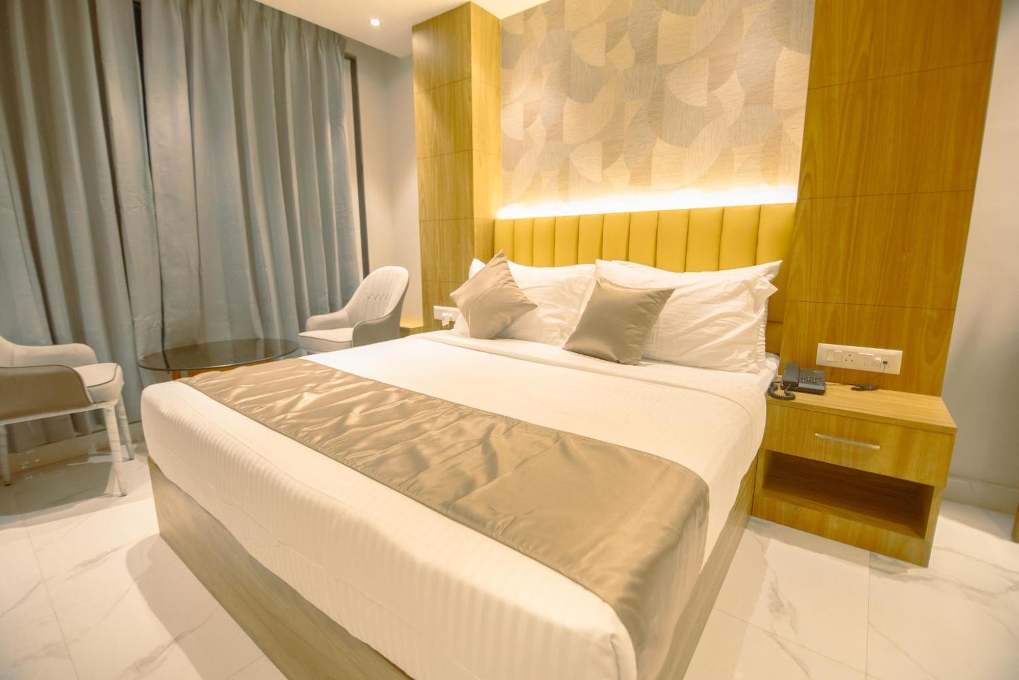 Hotel Dc Star Kolkata Bagian luar foto