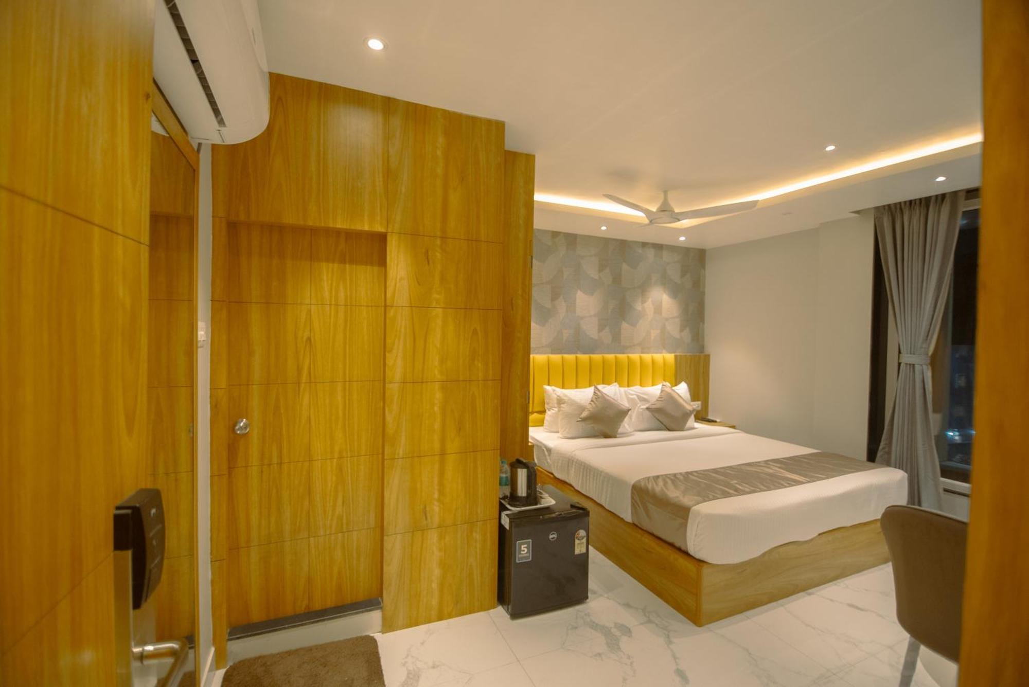 Hotel Dc Star Kolkata Bagian luar foto