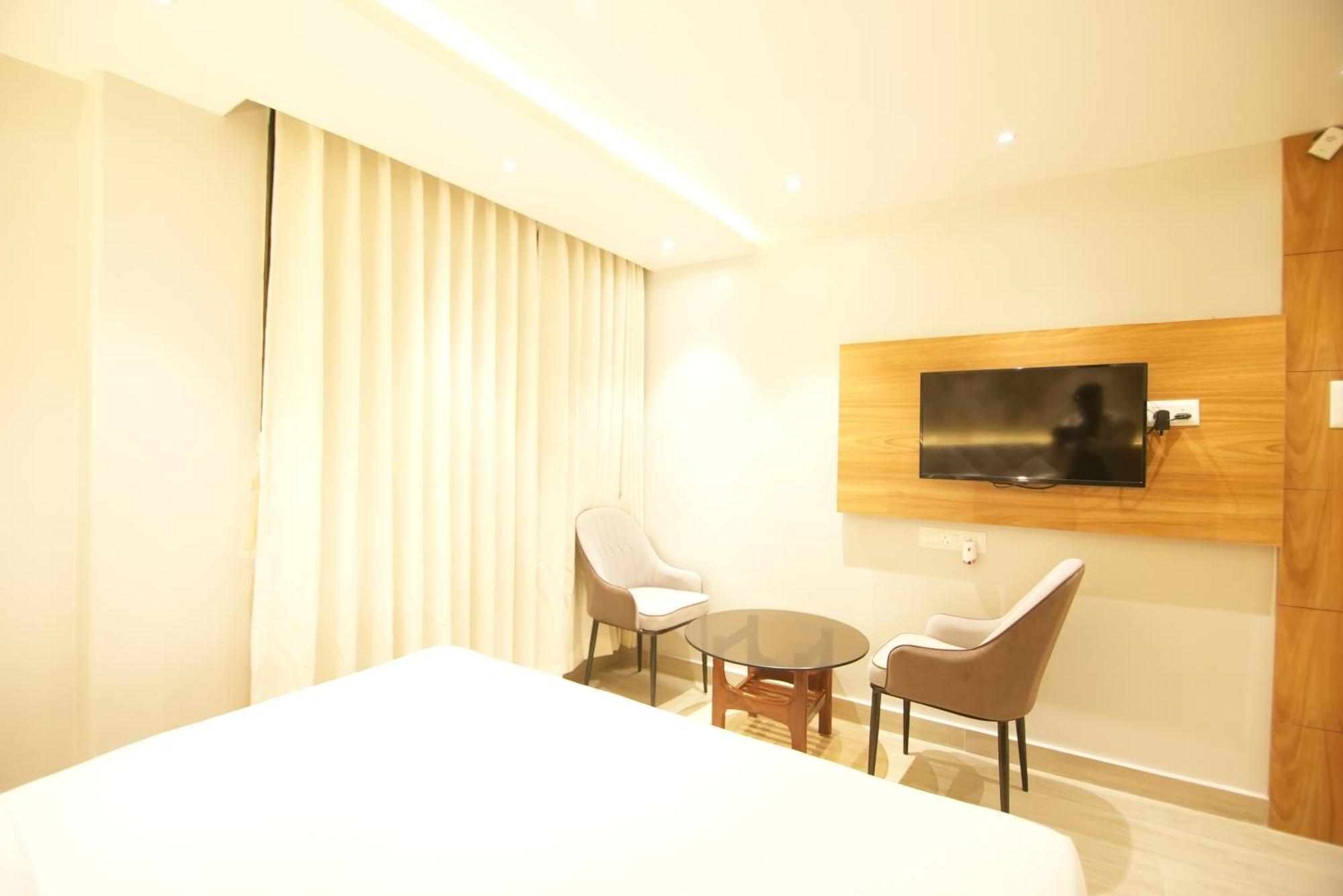 Hotel Dc Star Kolkata Bagian luar foto