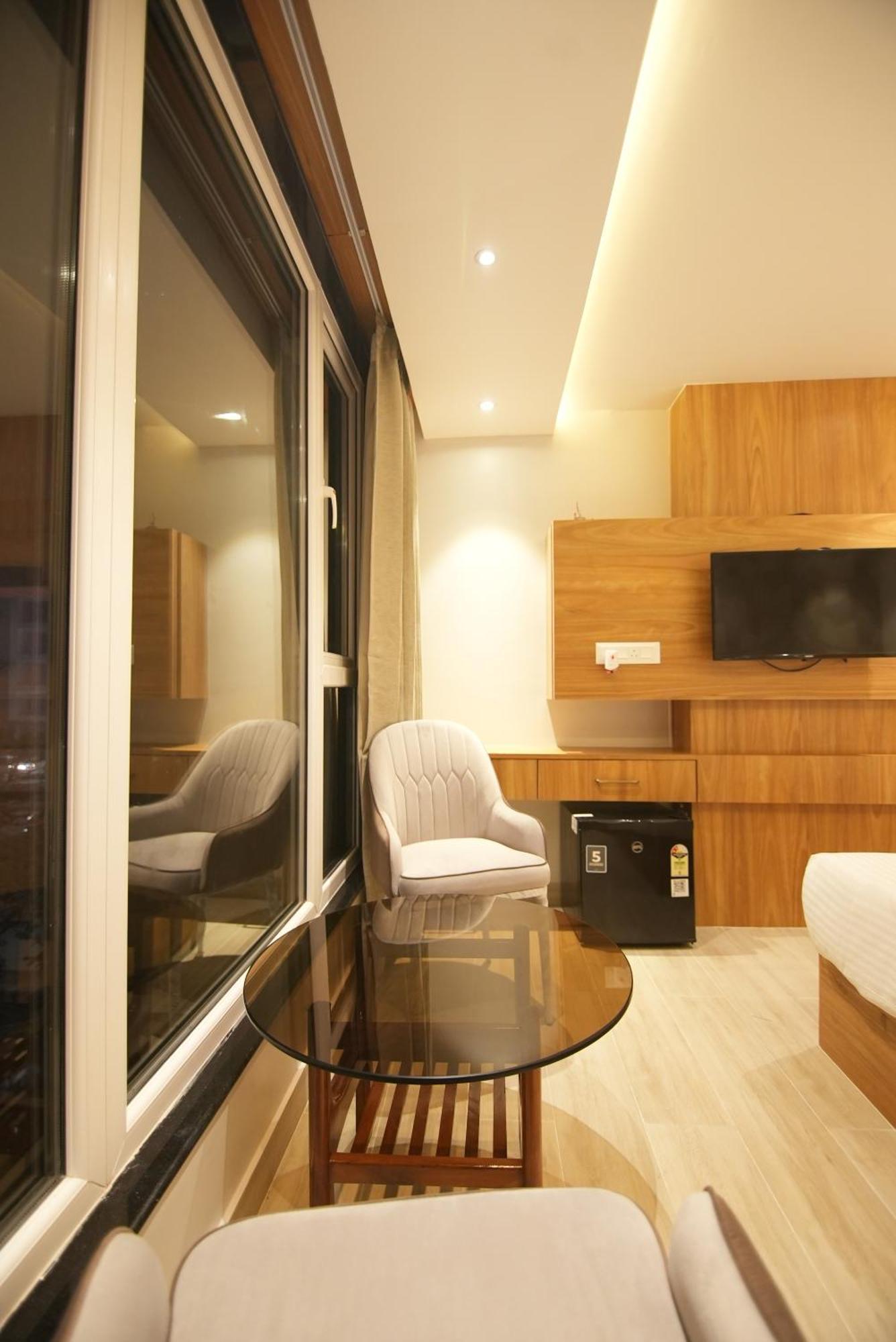 Hotel Dc Star Kolkata Bagian luar foto