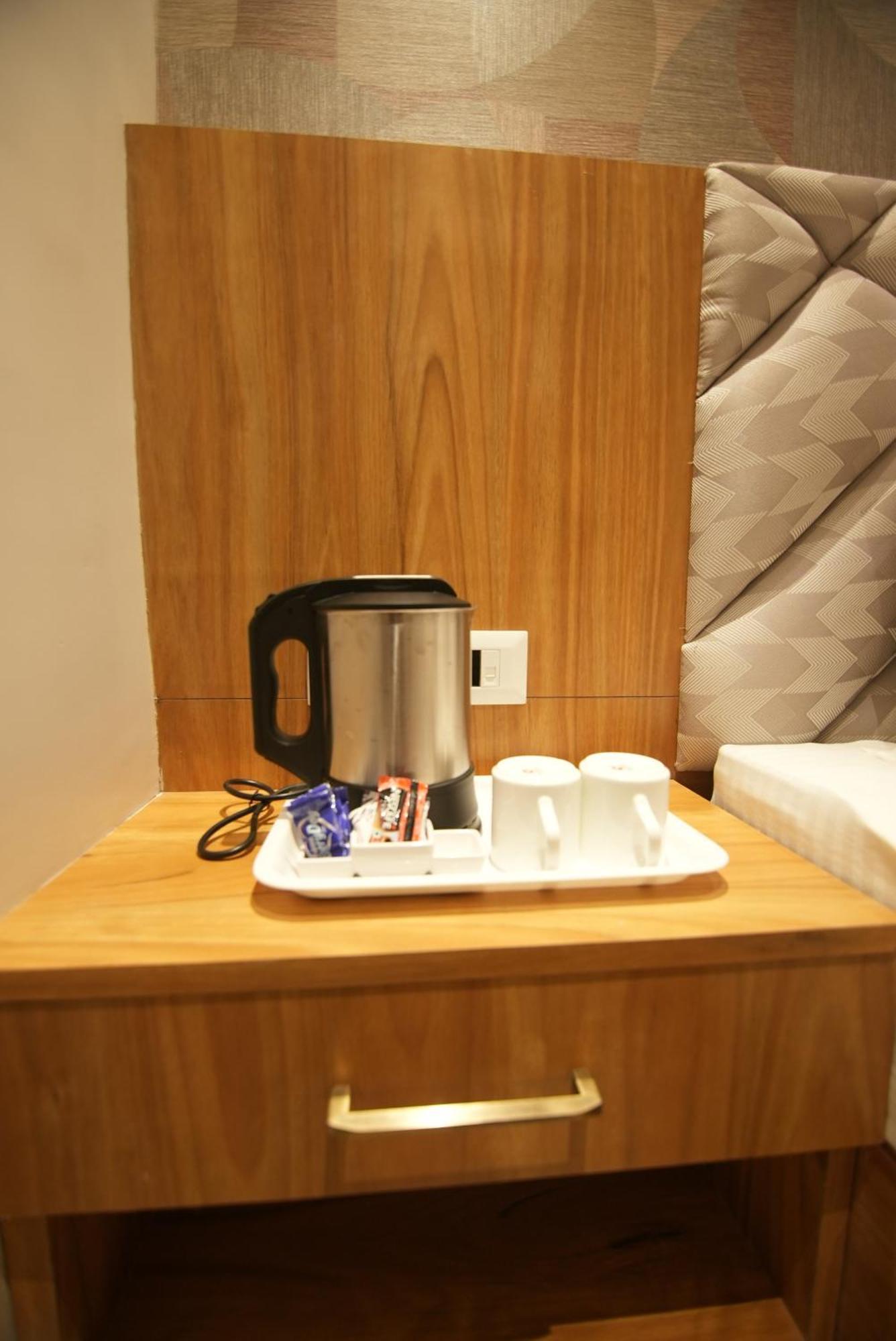 Hotel Dc Star Kolkata Bagian luar foto