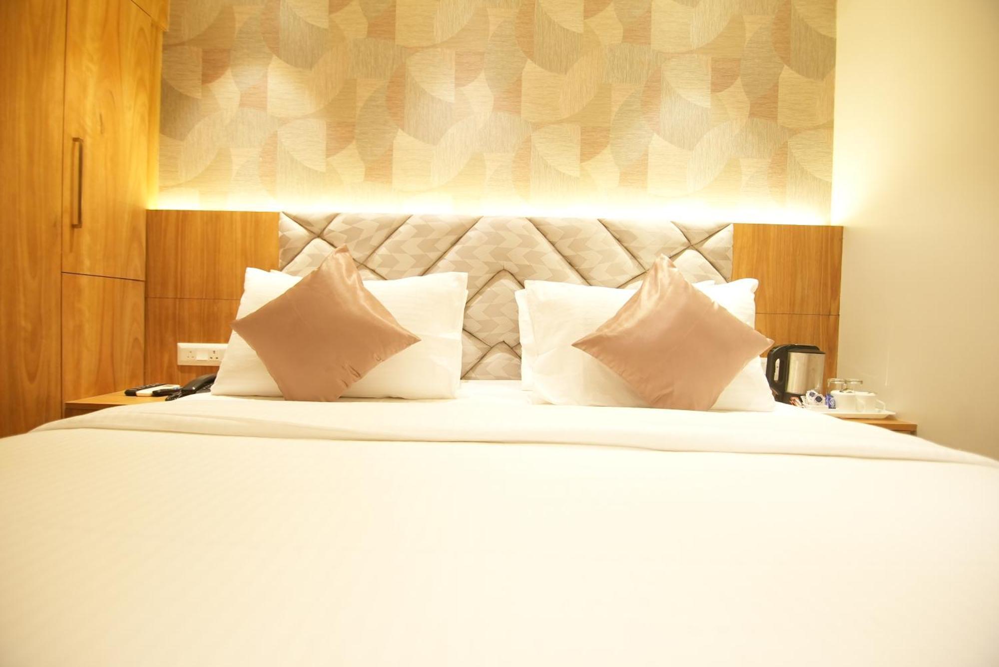 Hotel Dc Star Kolkata Bagian luar foto