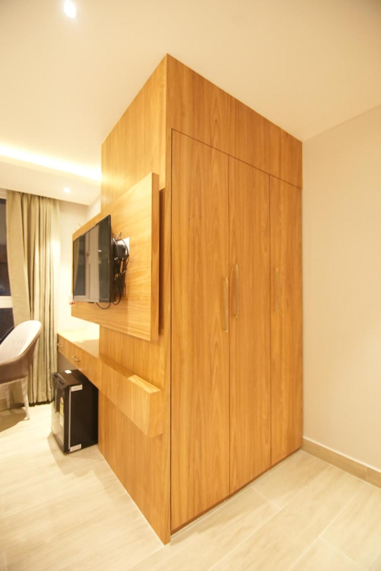 Hotel Dc Star Kolkata Bagian luar foto