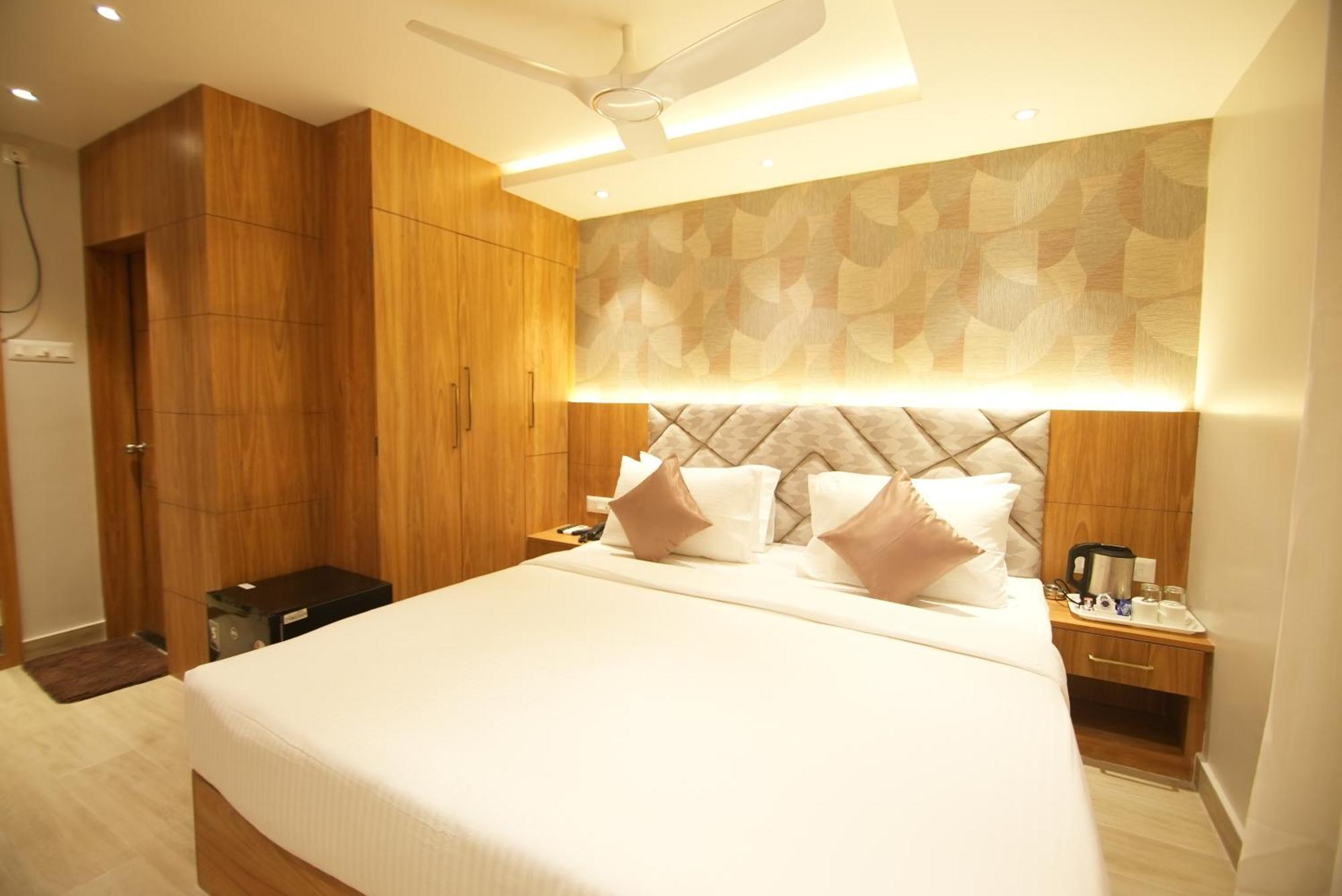 Hotel Dc Star Kolkata Bagian luar foto