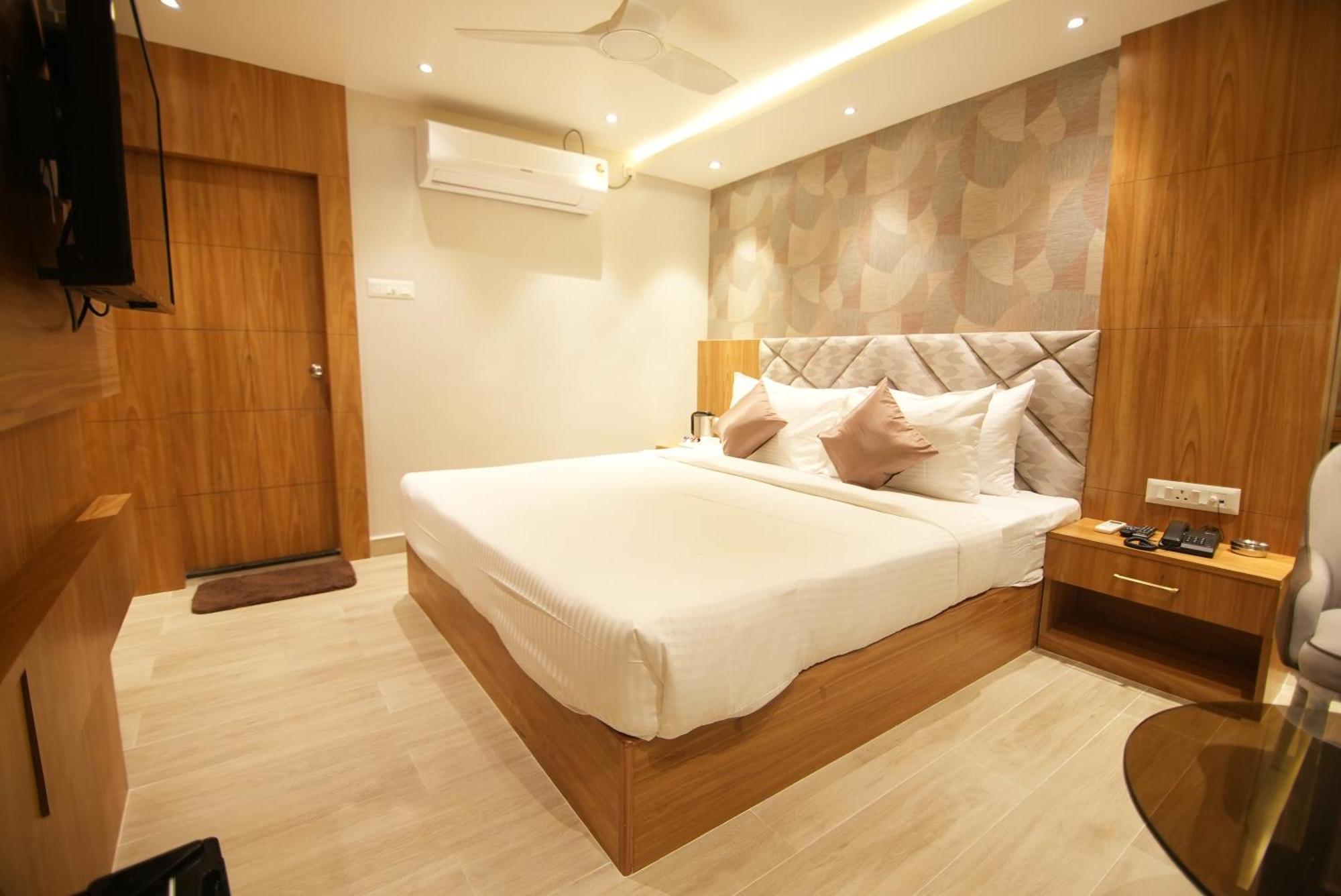 Hotel Dc Star Kolkata Bagian luar foto