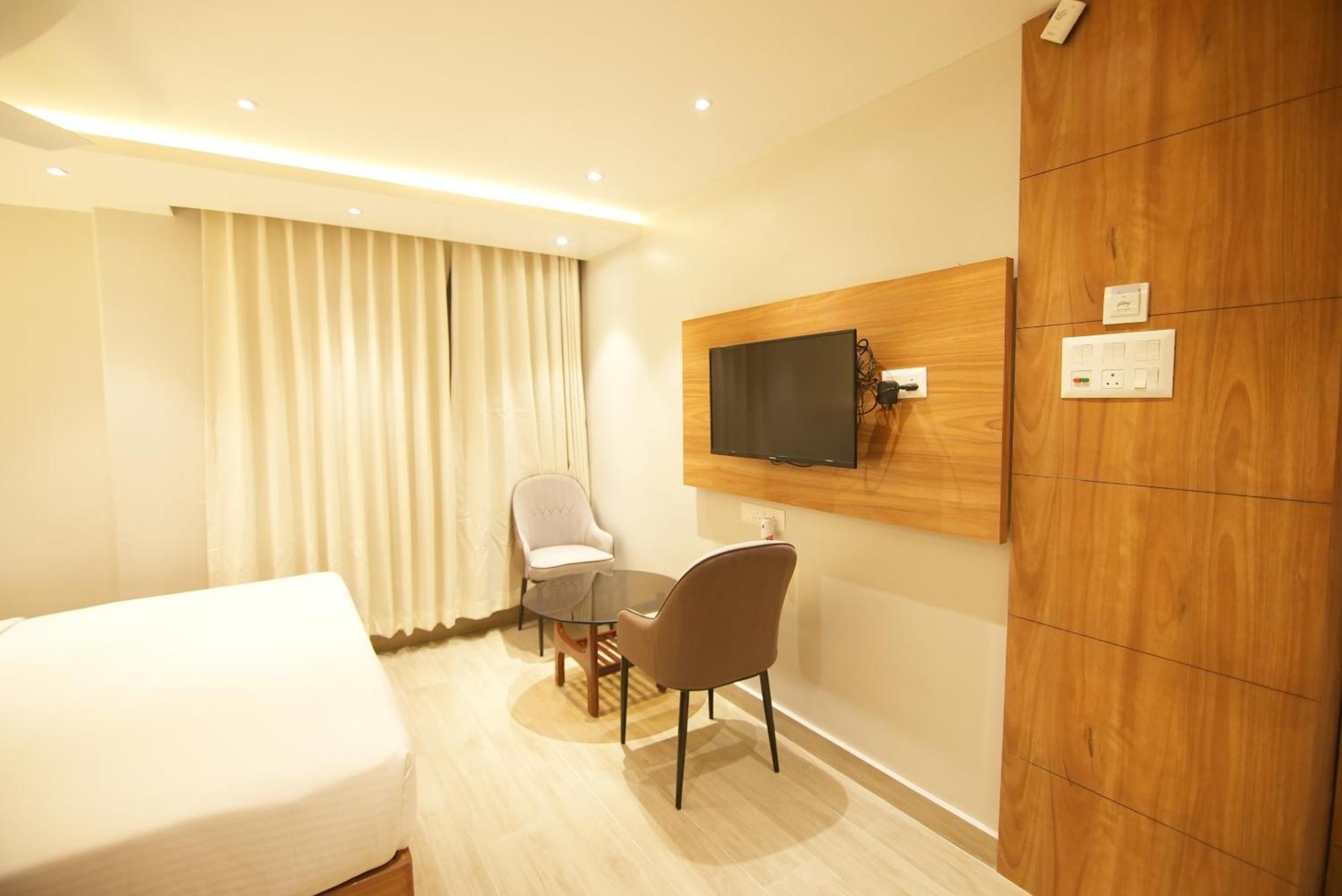 Hotel Dc Star Kolkata Bagian luar foto